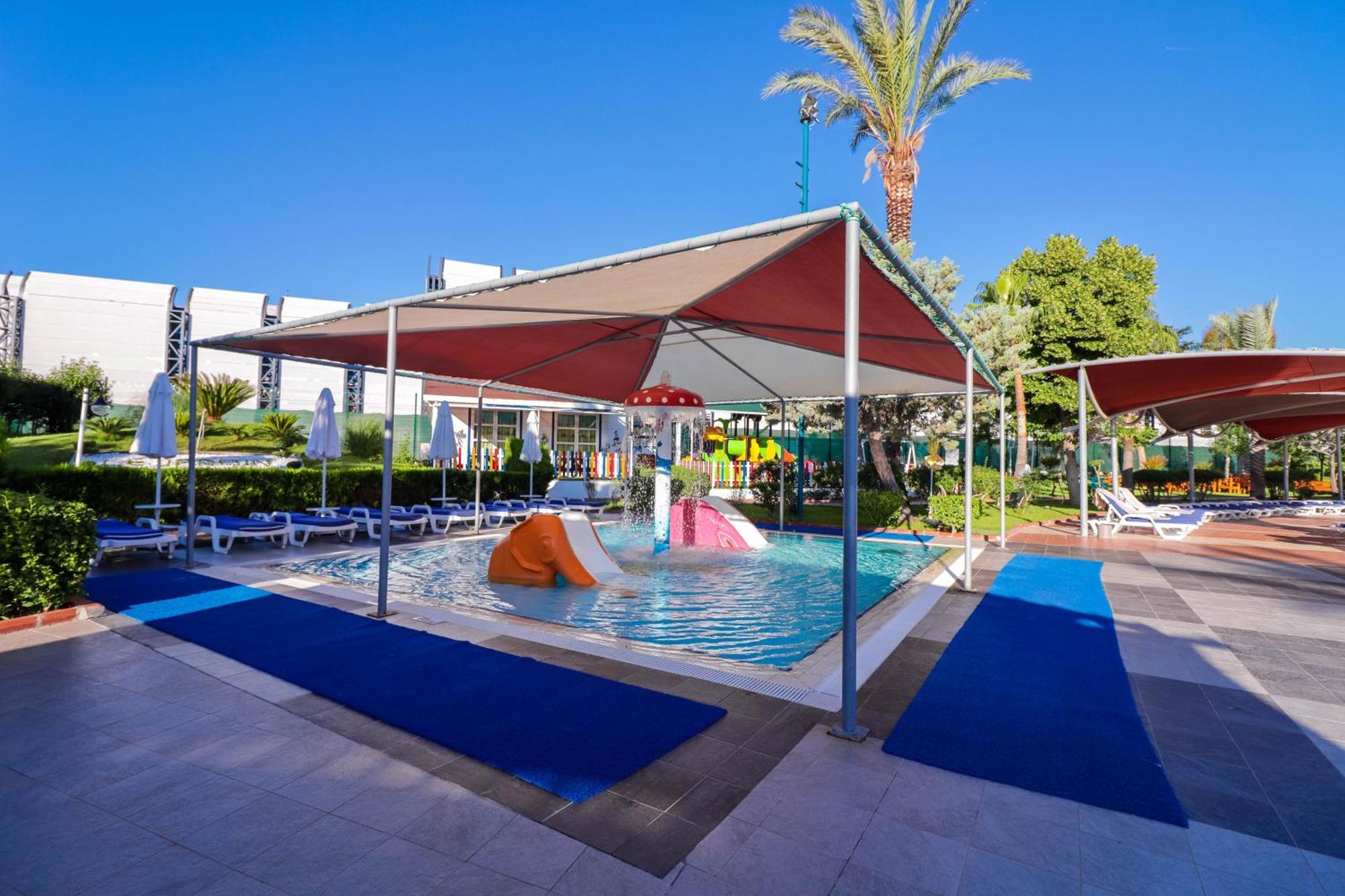 Queen's Park Le Jardin Resort