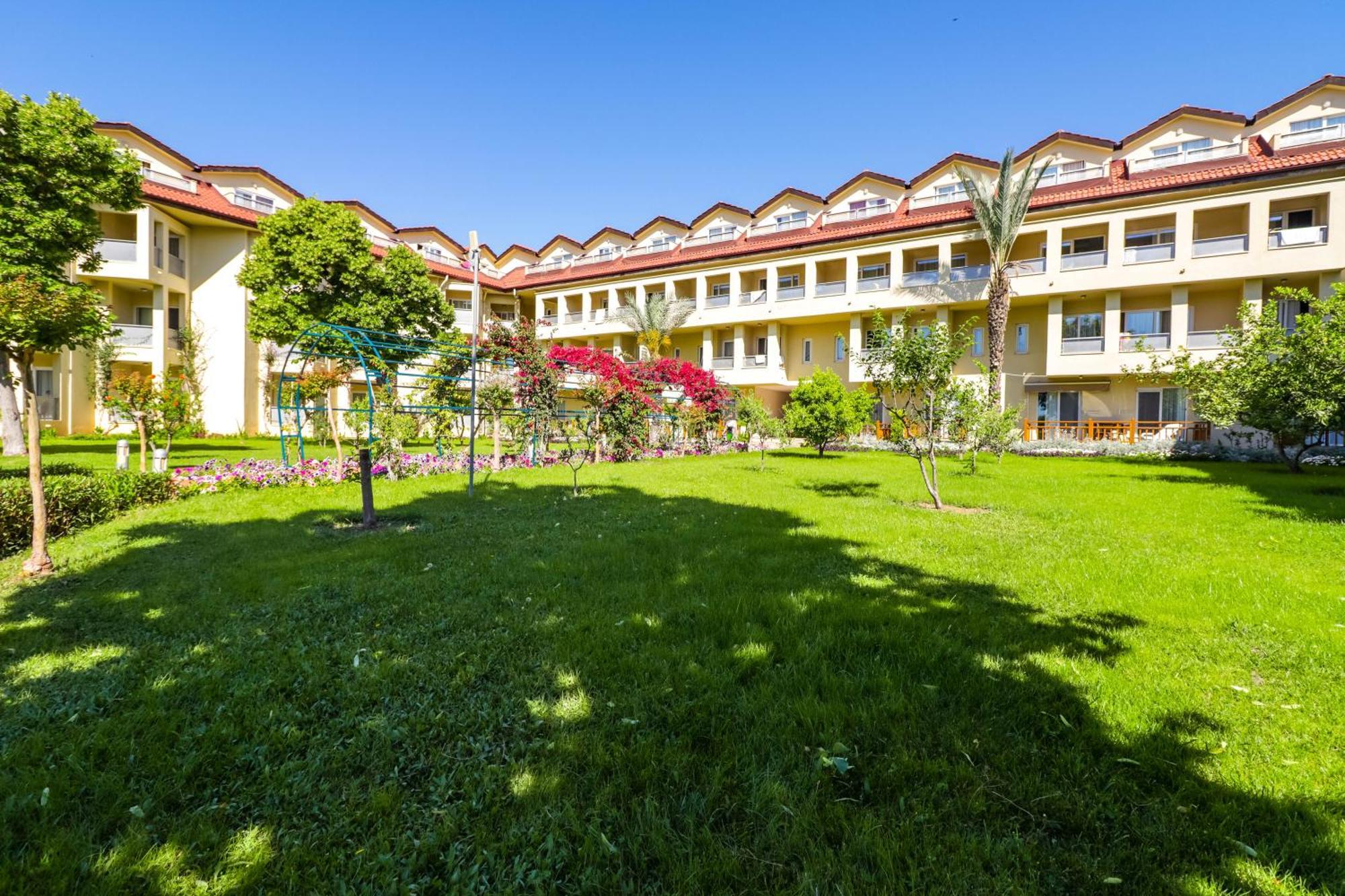 Resort Queen's Park Le Jardin 5*
