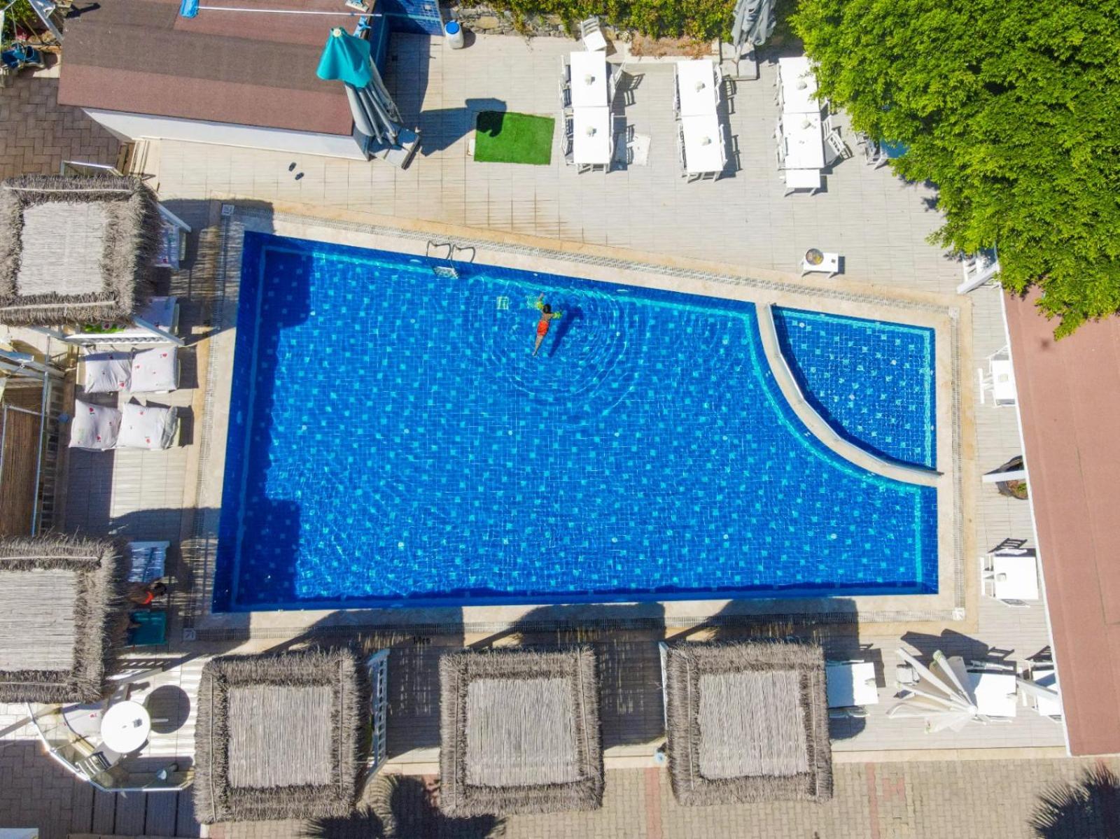 Viras Hotel 3*