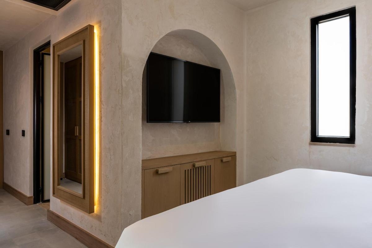 Radisson Blu Hotel, Hotel *