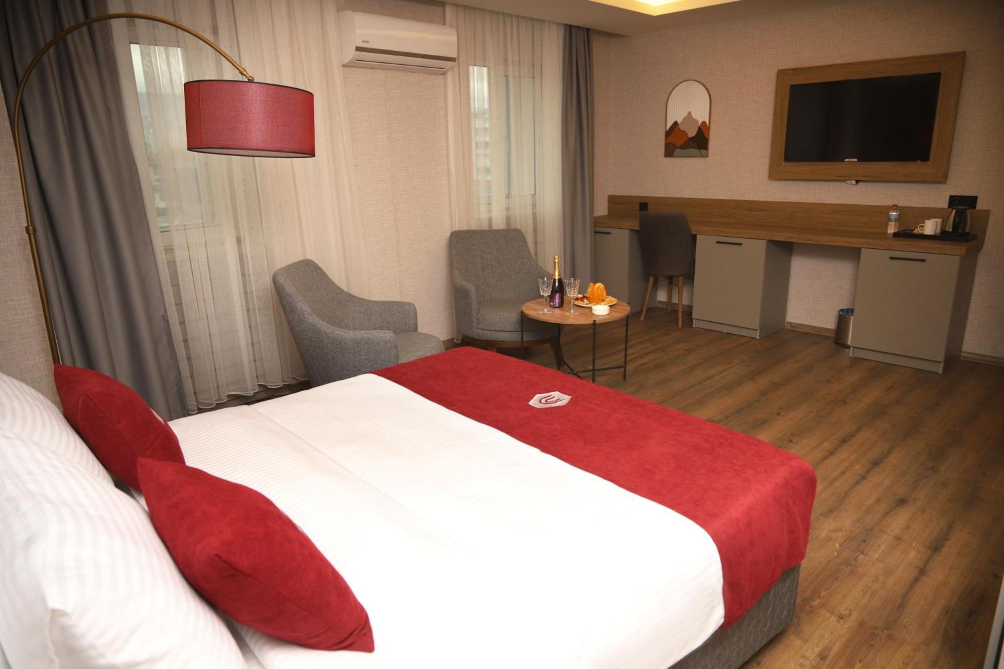 Rush Hotel *