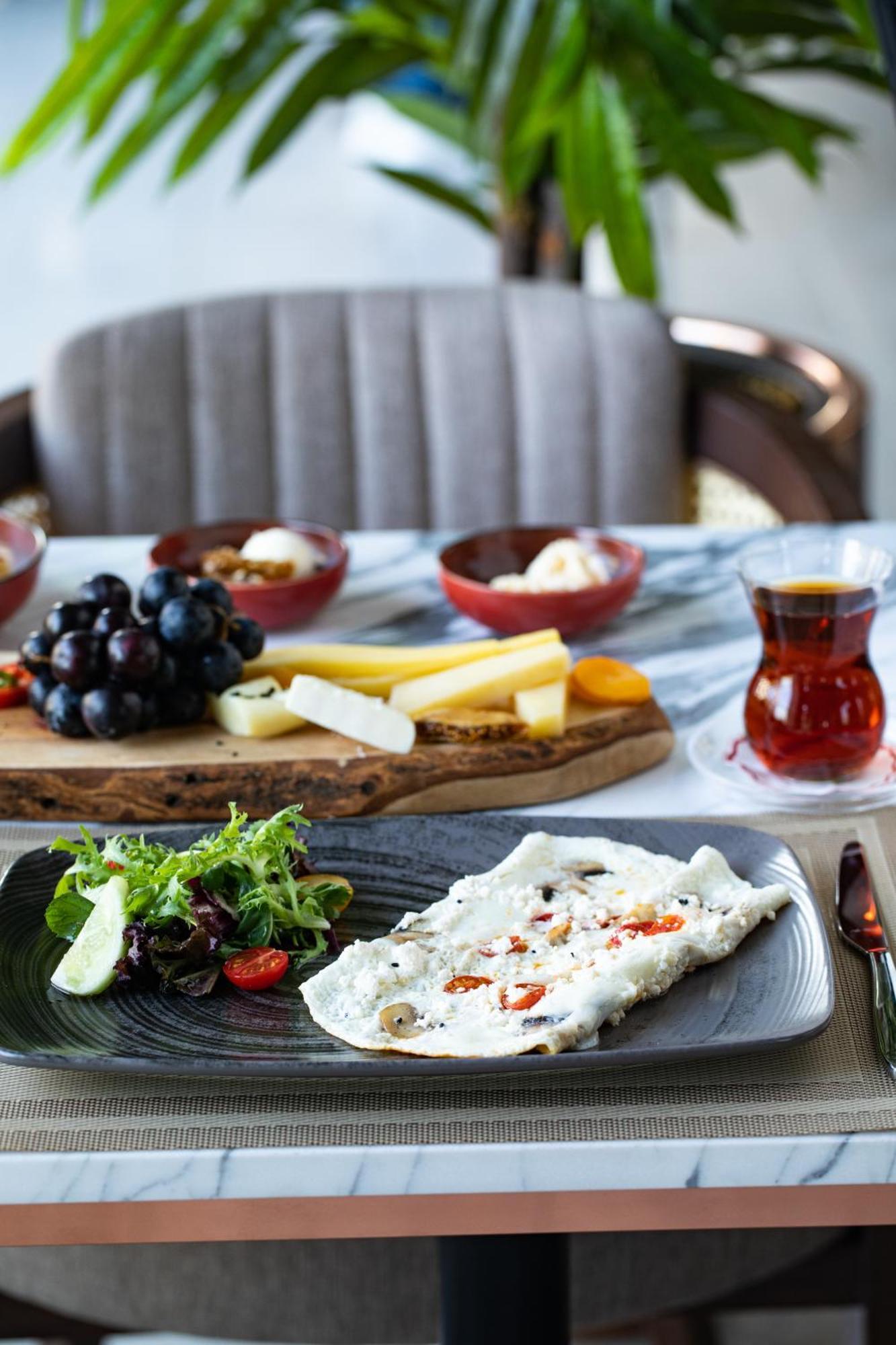 Moevenpick Airport 5*