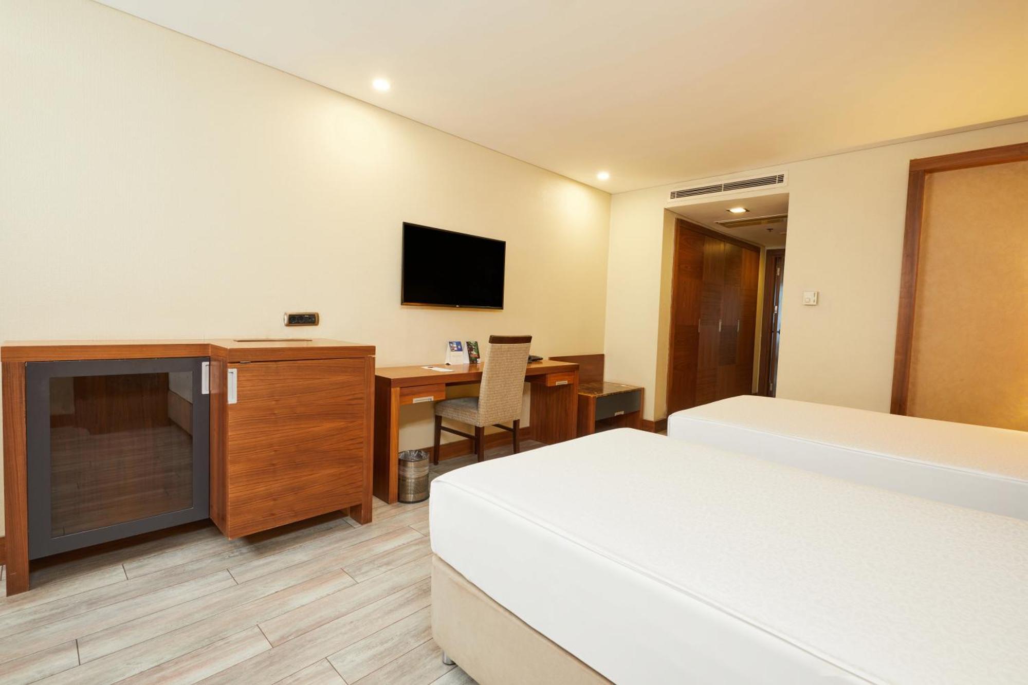 Dedeman Convention Center Hotel 5*