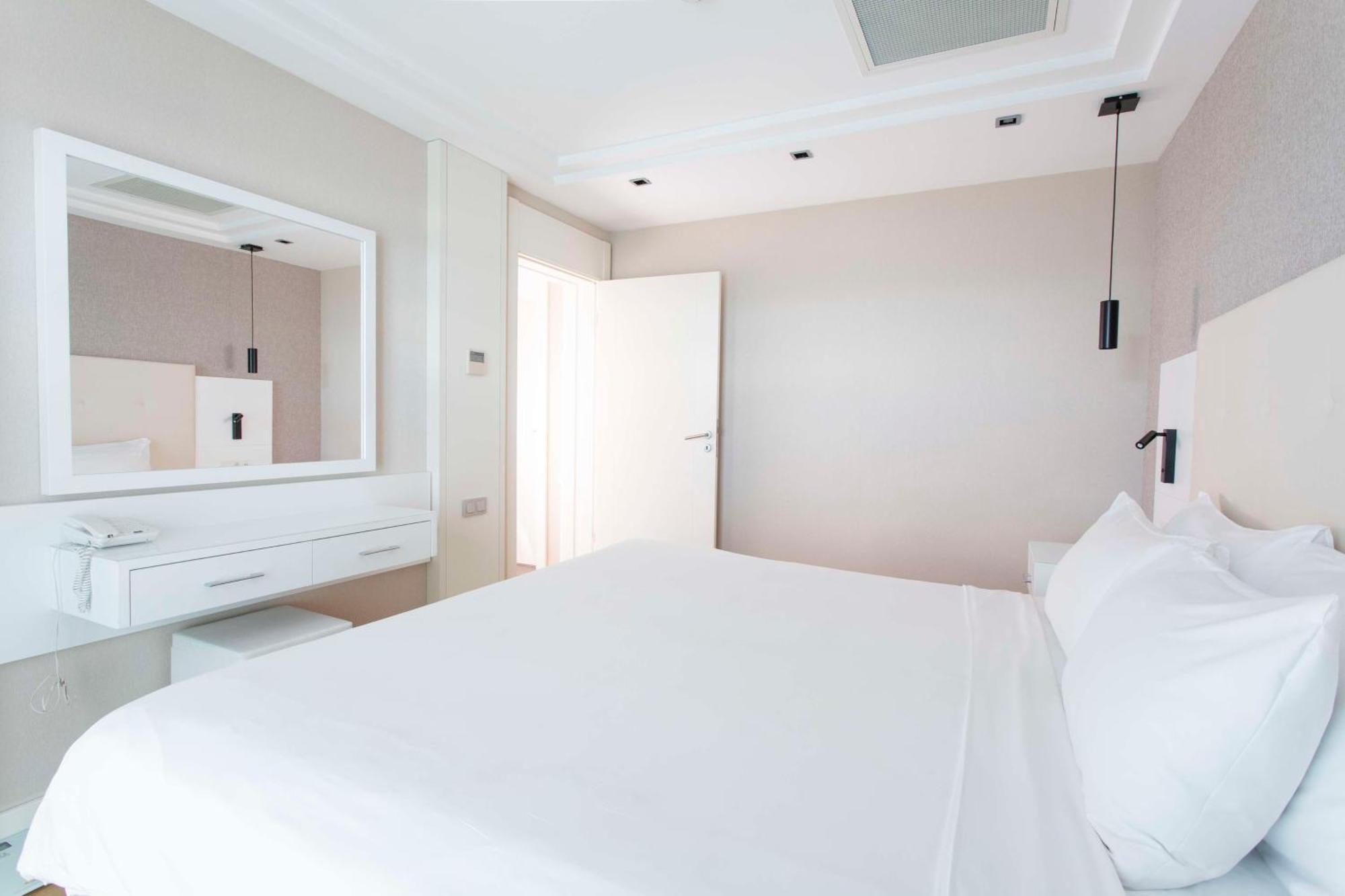 Hotel Radisson Residences Avrupa Tem 4*