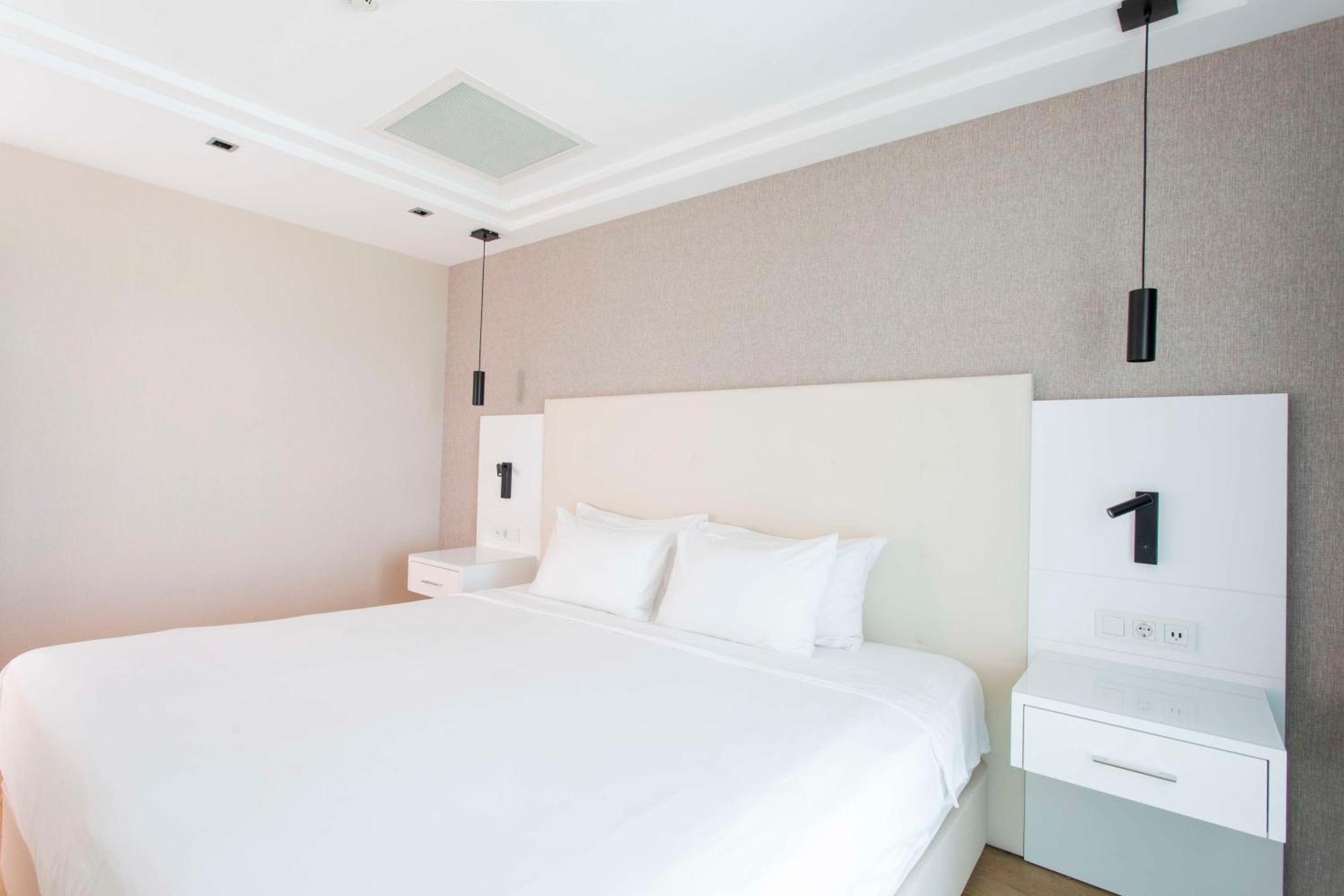 Radisson Residences Avrupa Tem 4*