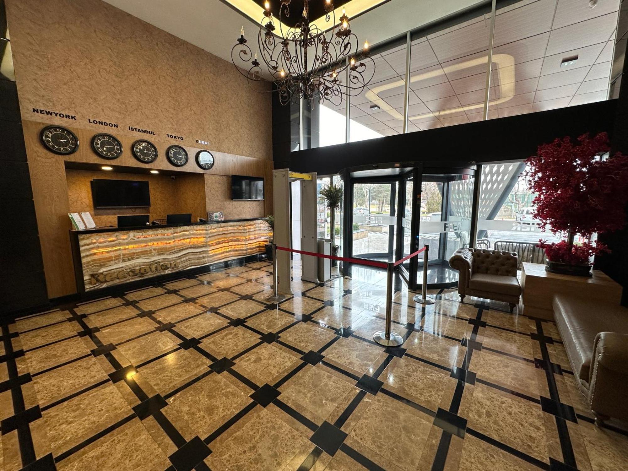 Fier Life Center Hotel 3*