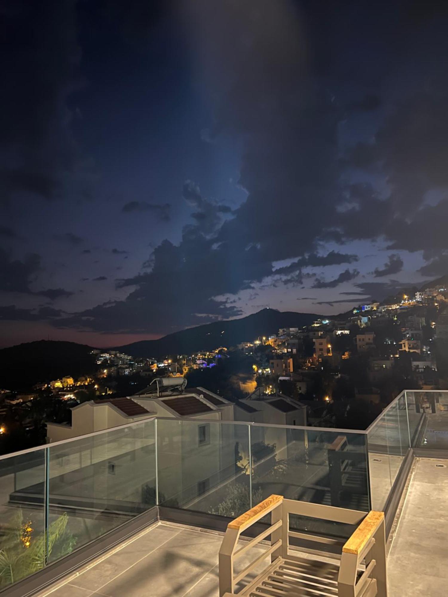 Kazarman, Kalkan'in Kalbinde Denize, Merkeze Villa