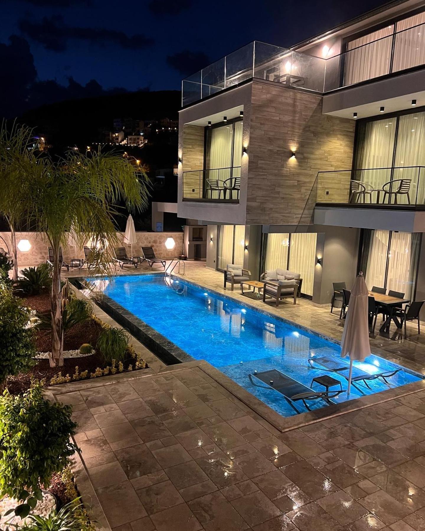 Kazarman, Kalkan'in Kalbinde Denize, Merkeze * Kalkan