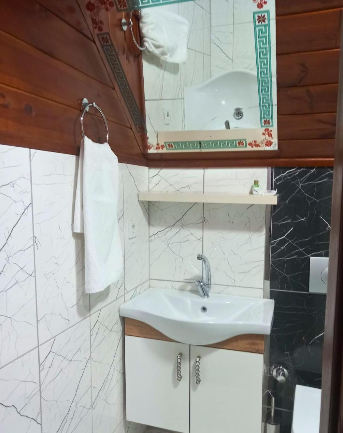 Bu Aparthotel *