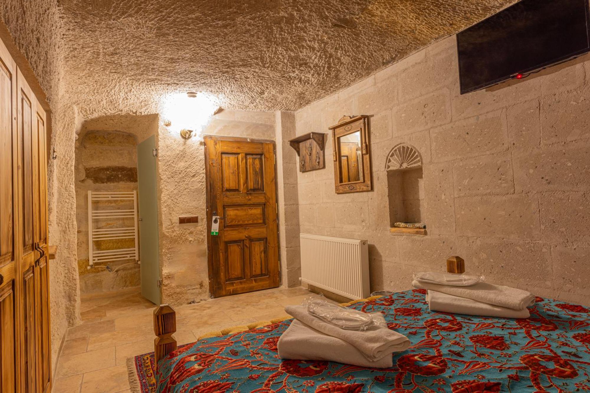 Zeus Cave Bed & Breakfast 3*