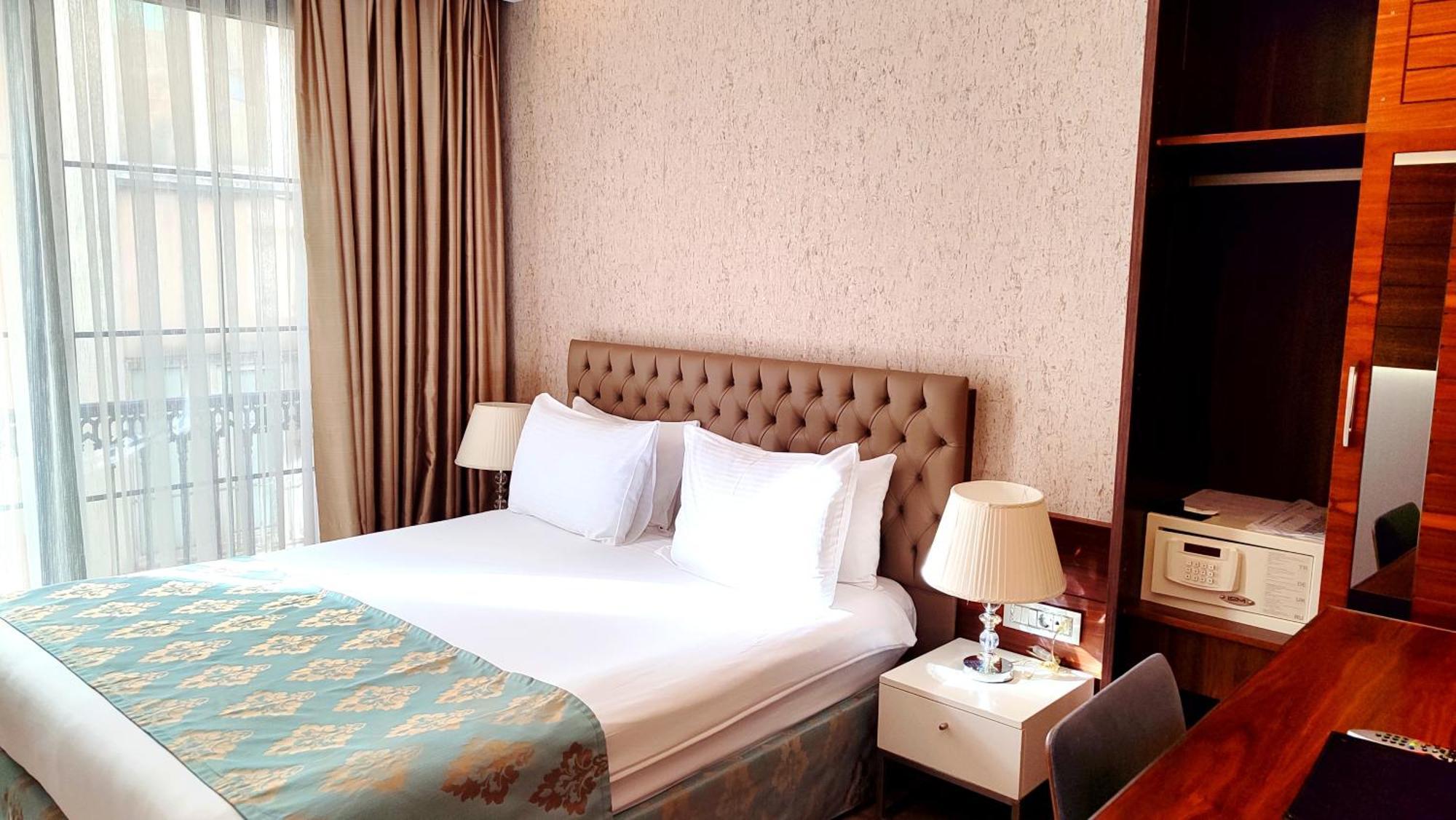 Hotel Old Port 3*