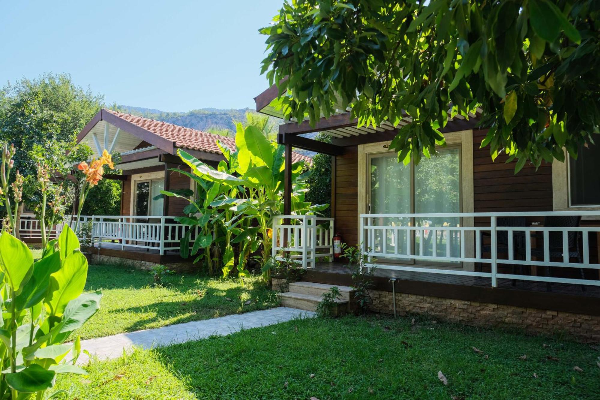 Apella Hotel 3*