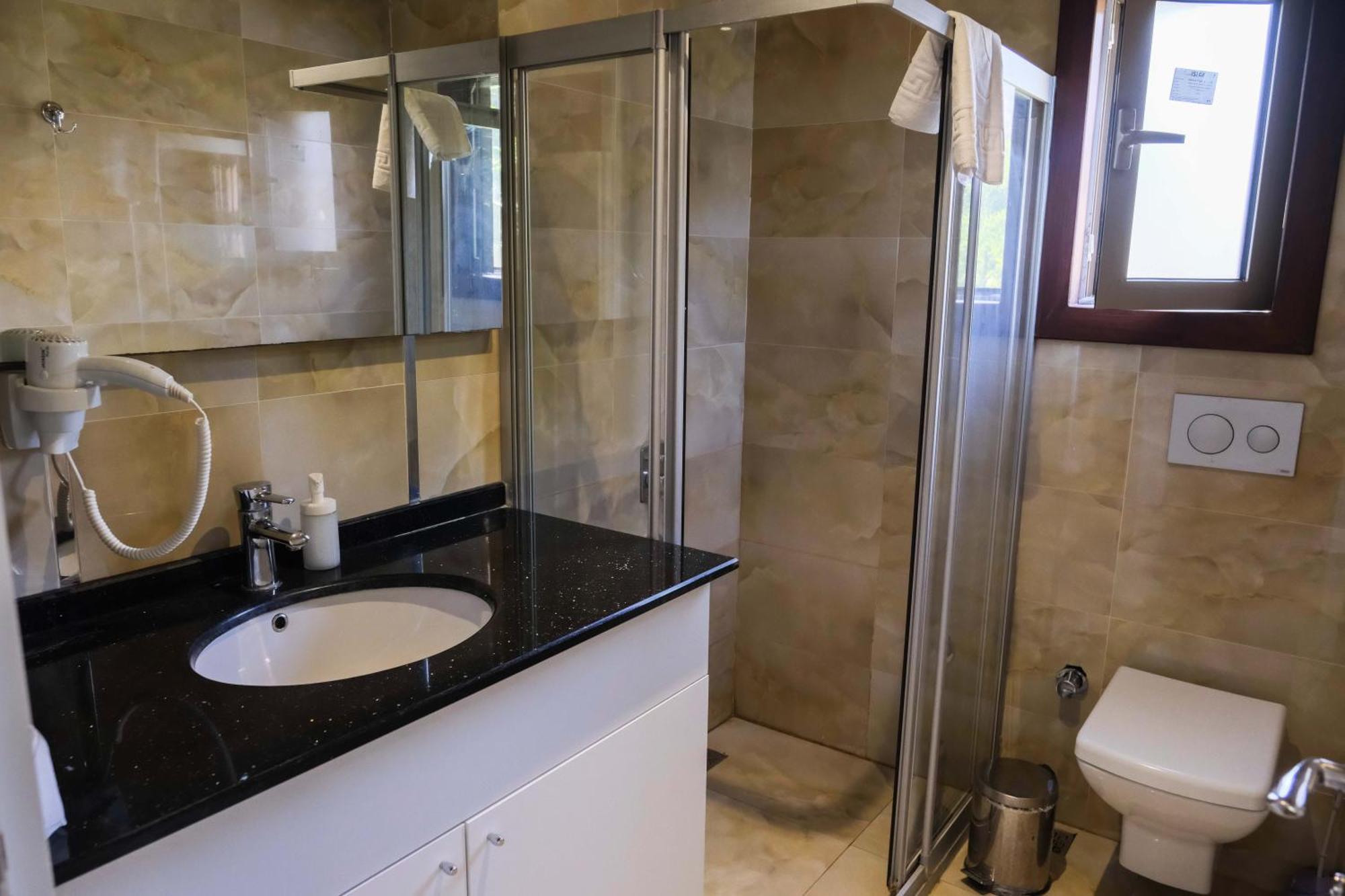 Apella Hotel 3*