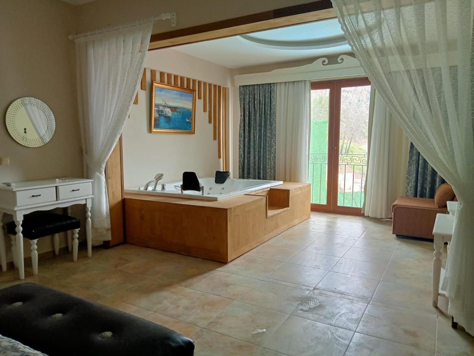 Alya Butik Hotel *