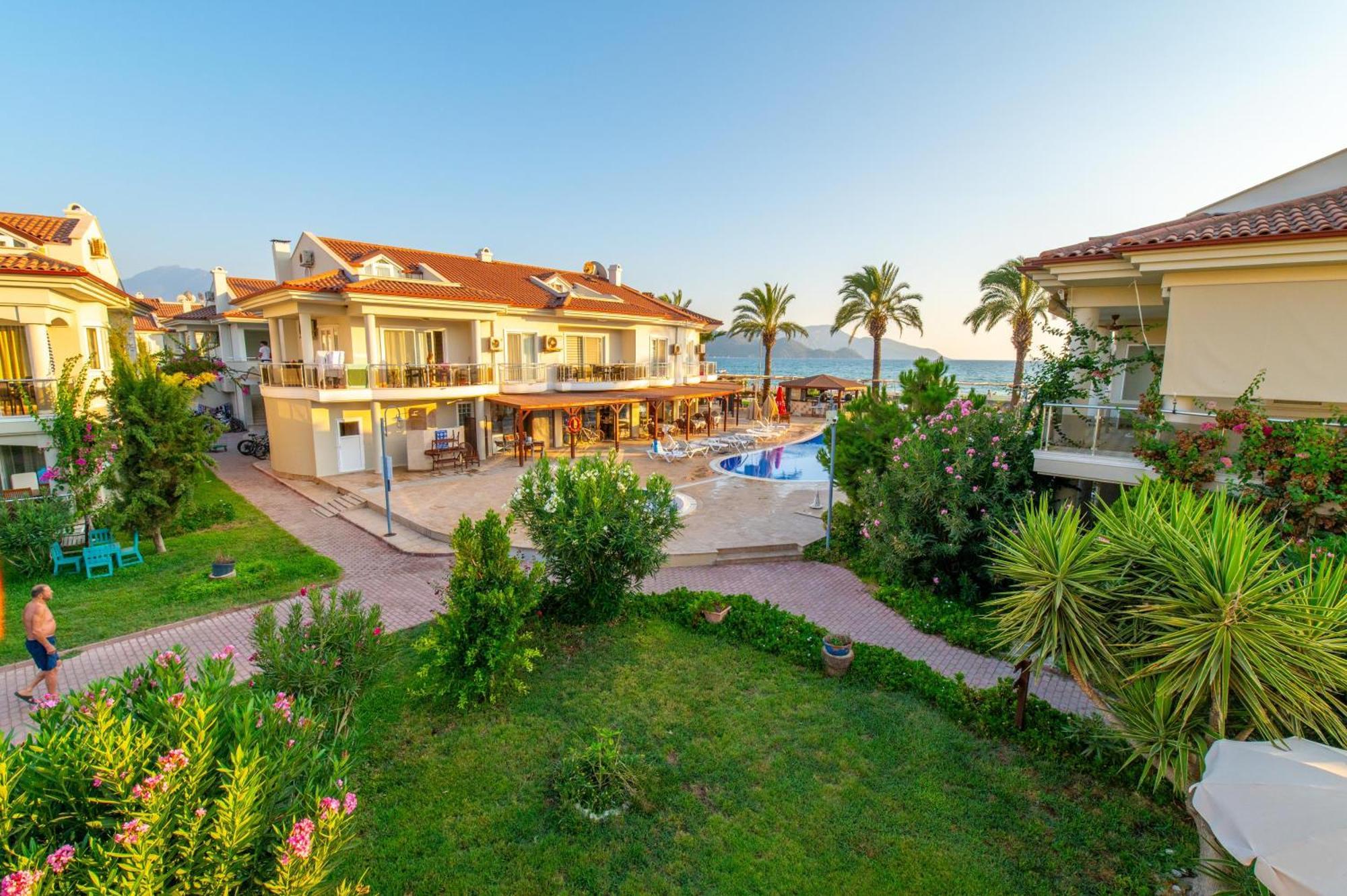 Sunset Club Aqua Lettings Aparthotel