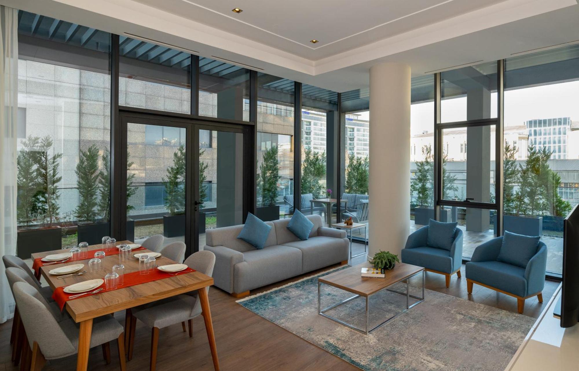 Hotel Movenpick Living West 5*