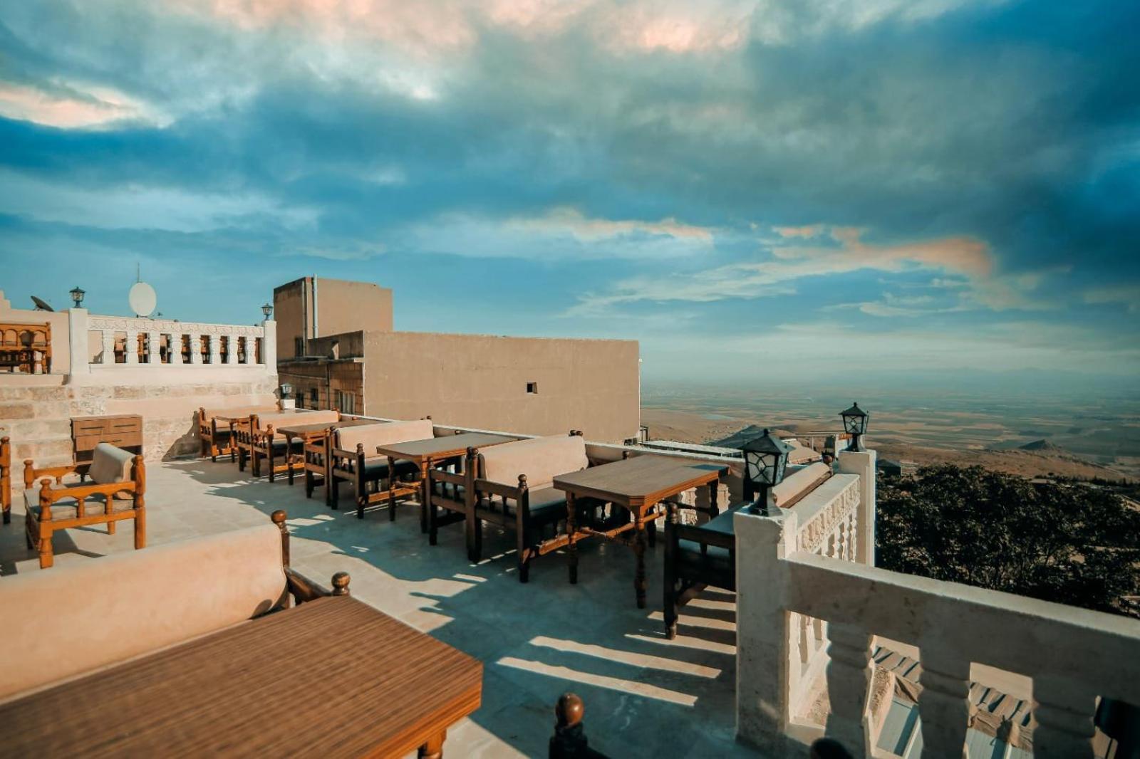Carra Konagi Hotel *