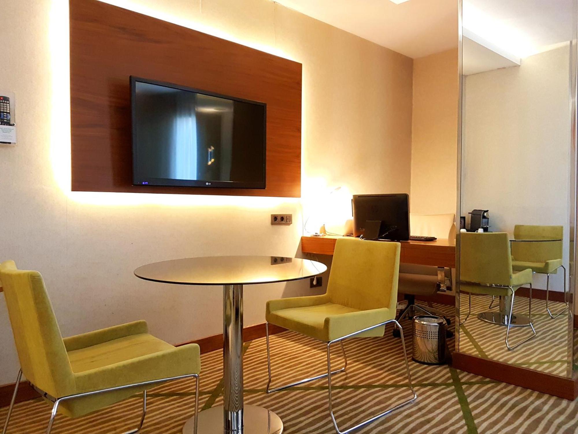 Hotel By Ihg