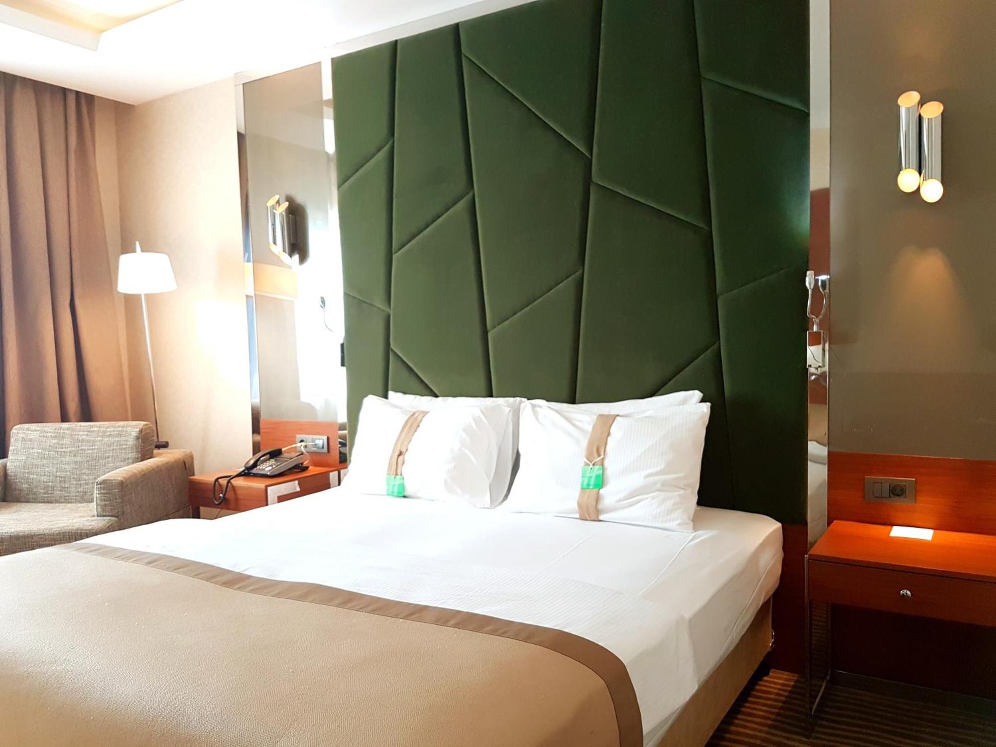 By Ihg