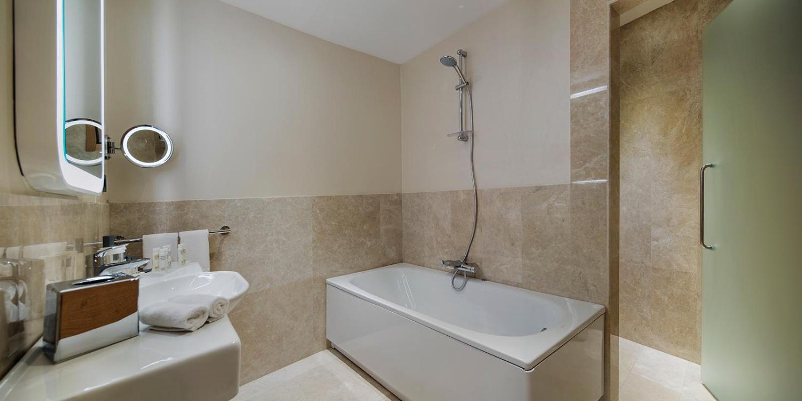 Hotel Doubletree By Hilton - Tuzla 4*