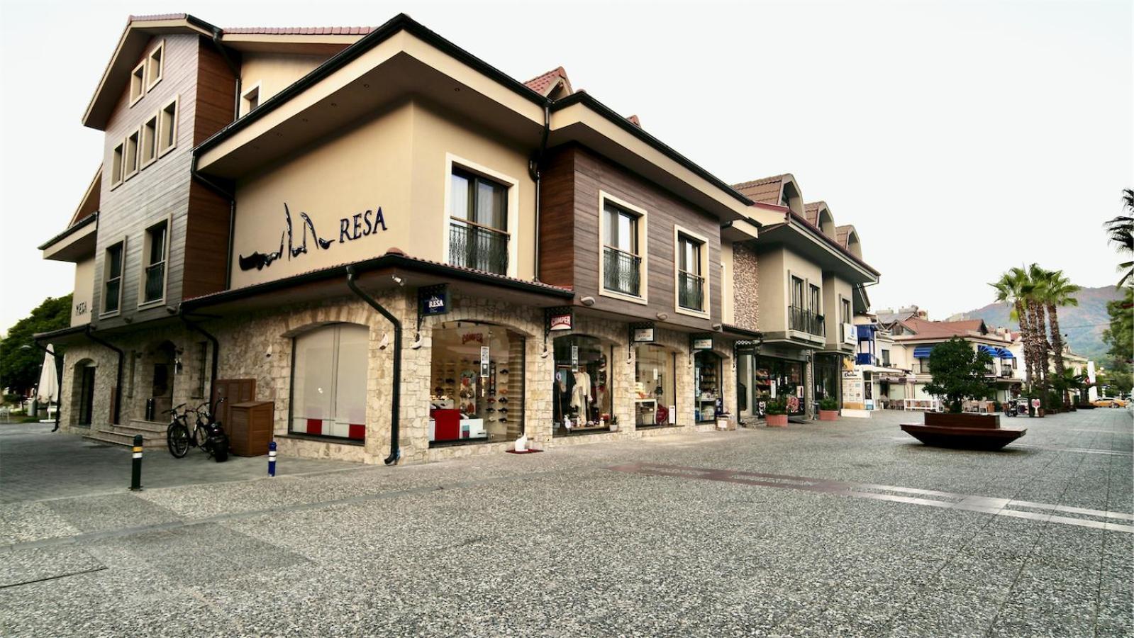 Resa Hotel *