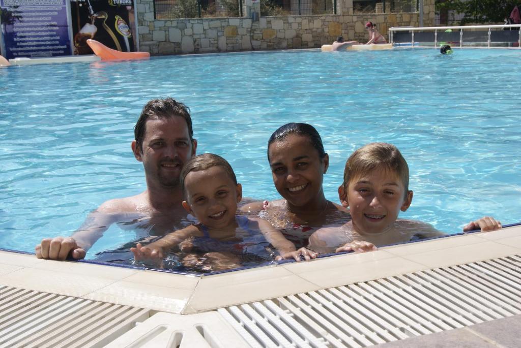 Whispering Sands Aparthotel 3*
