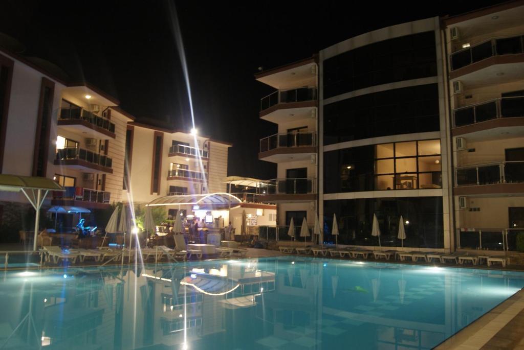 Aparthotel Whispering Sands 3*