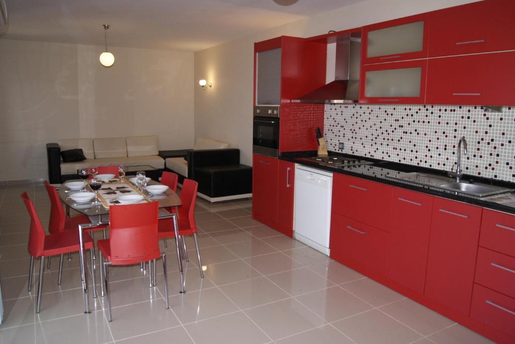 Whispering Sands Aparthotel