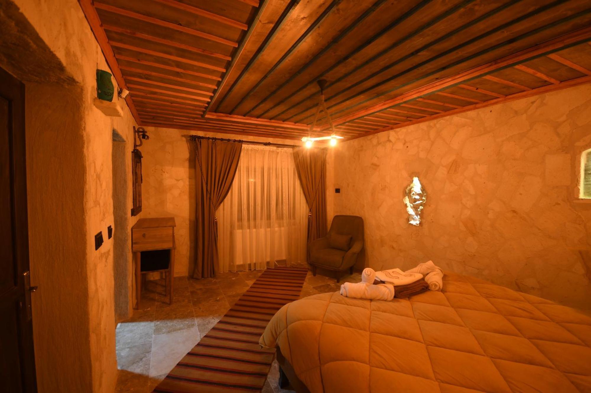 Stone Owl & Restaurant Hotel