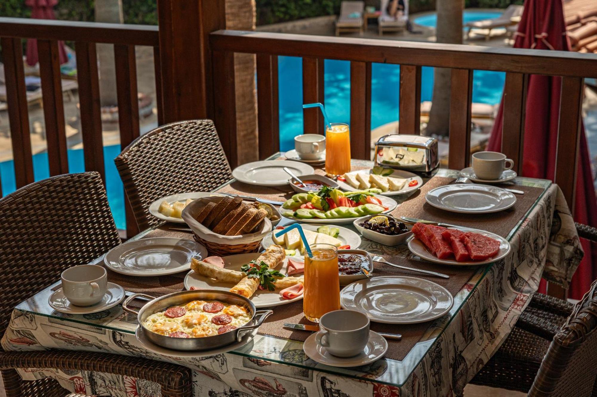 Dores Aparthotel 3*