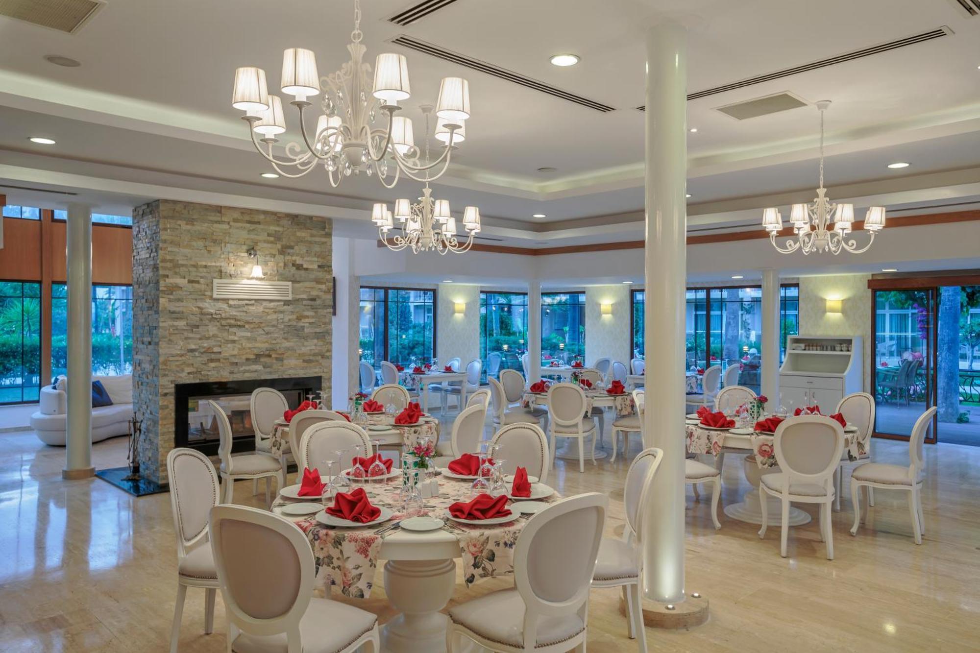 Hotel Dobedan World Palace 