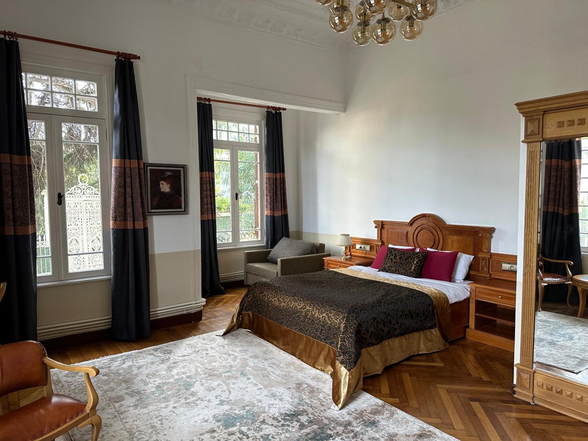 Kensington Prince's Island Historical Mansion Hotel *