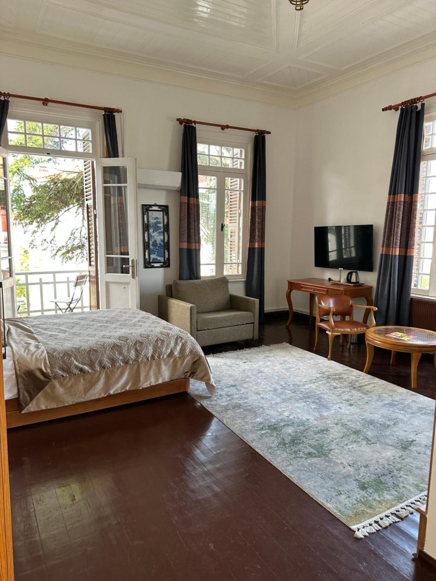 Kensington Prince's Island Historical Mansion Hotel *