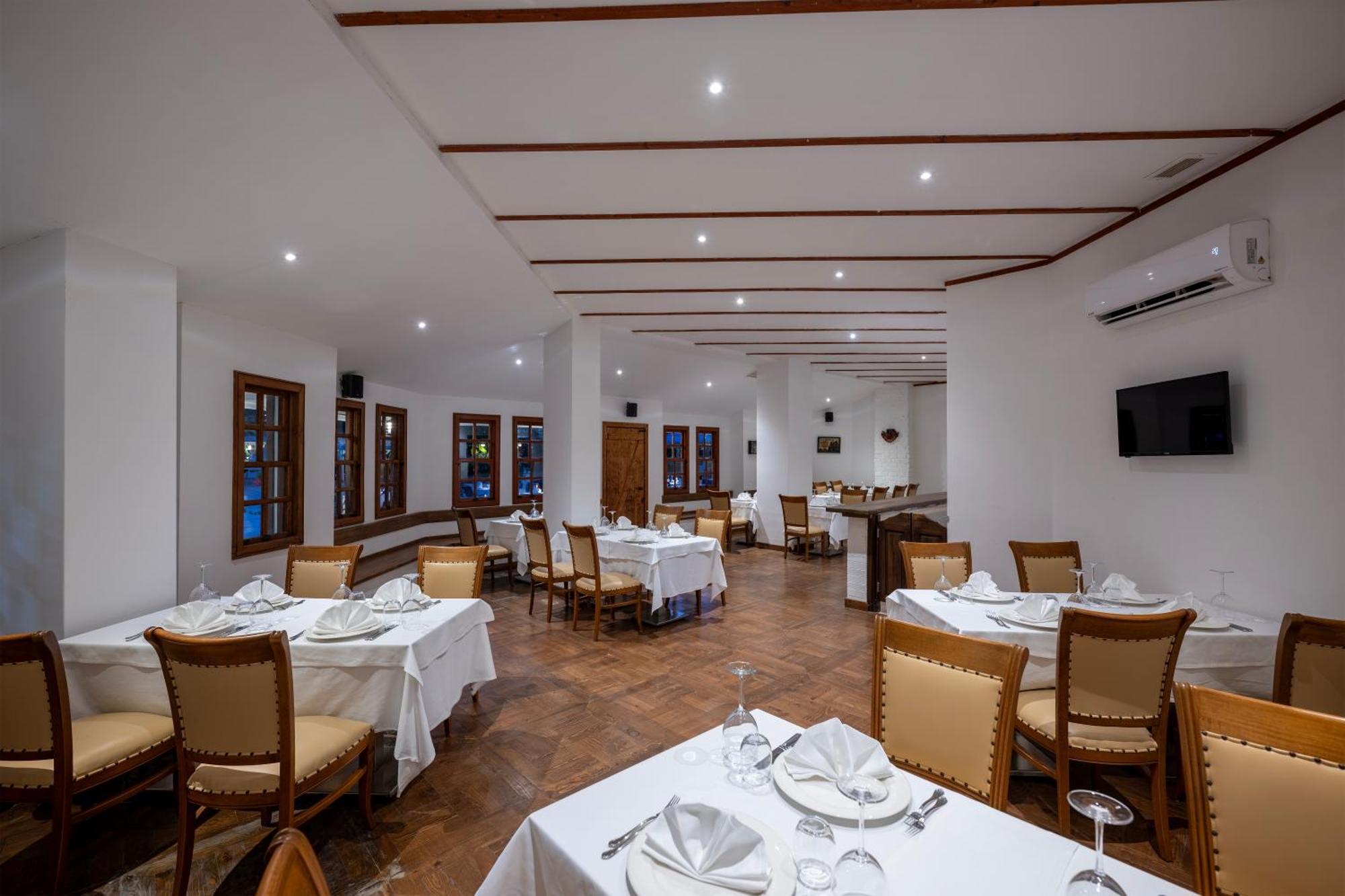 Resort Adora & 5*