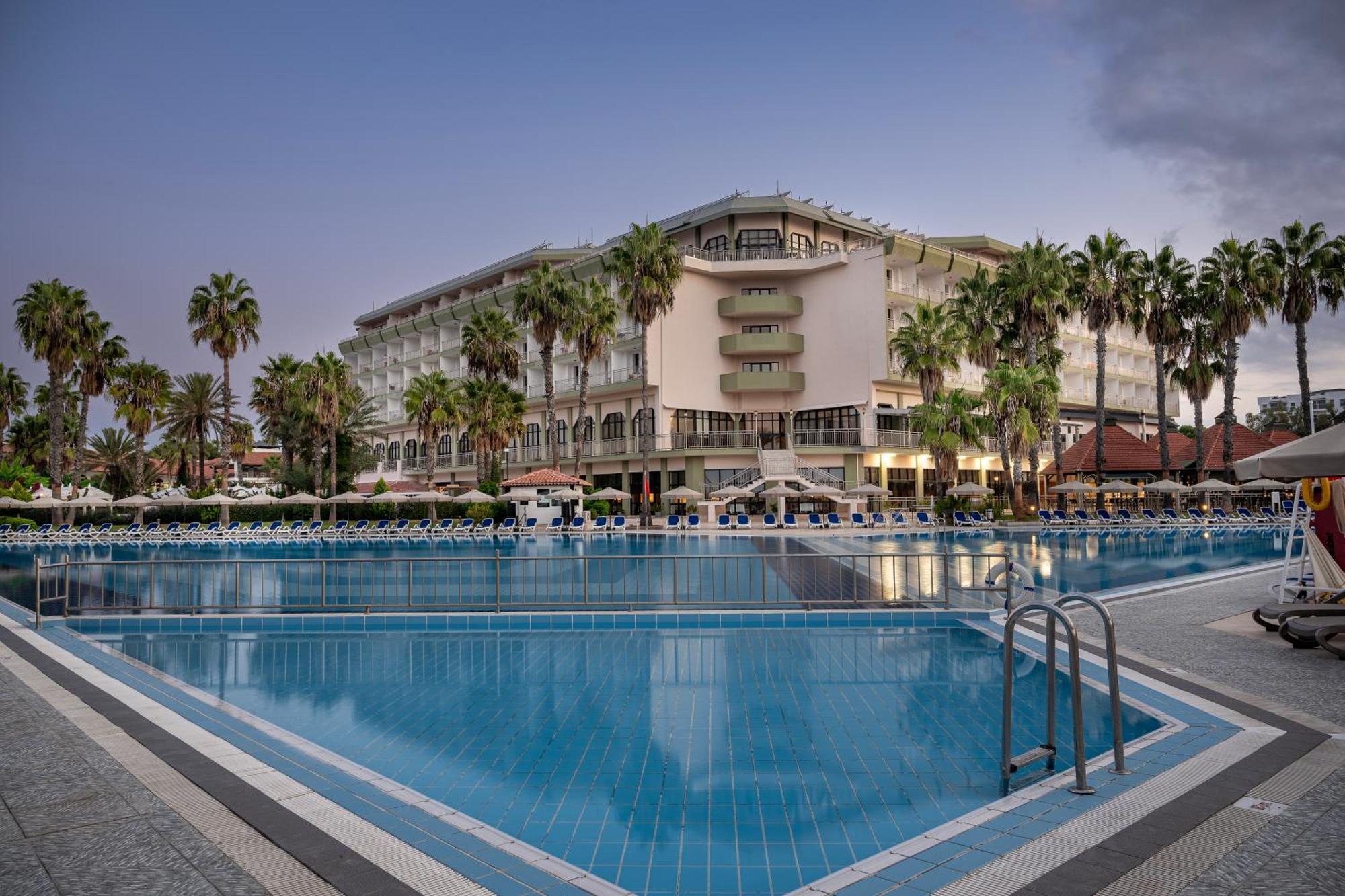 Resort Adora & 5*