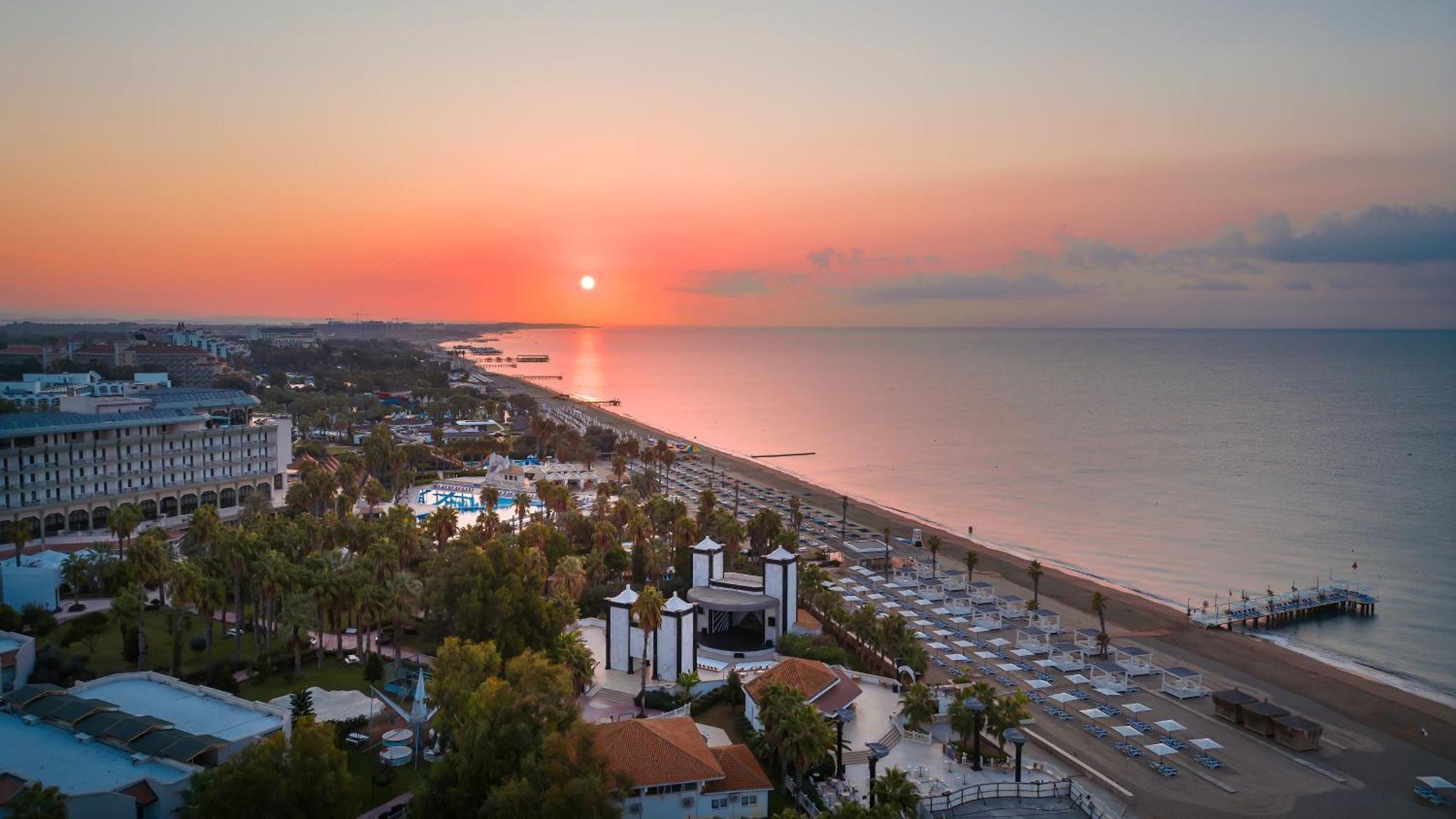 Resort Adora & 5*