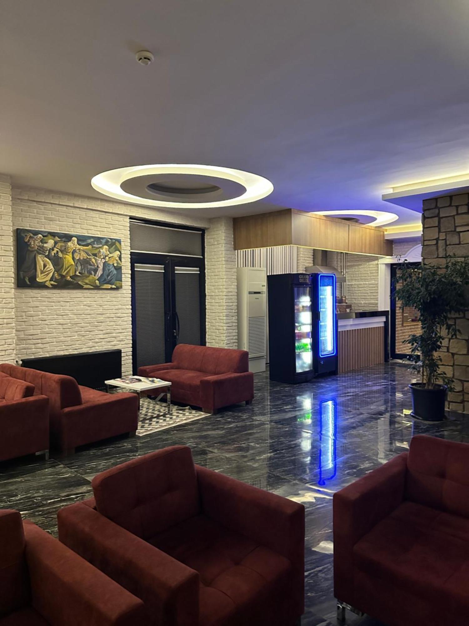 Grand Delux Hotel