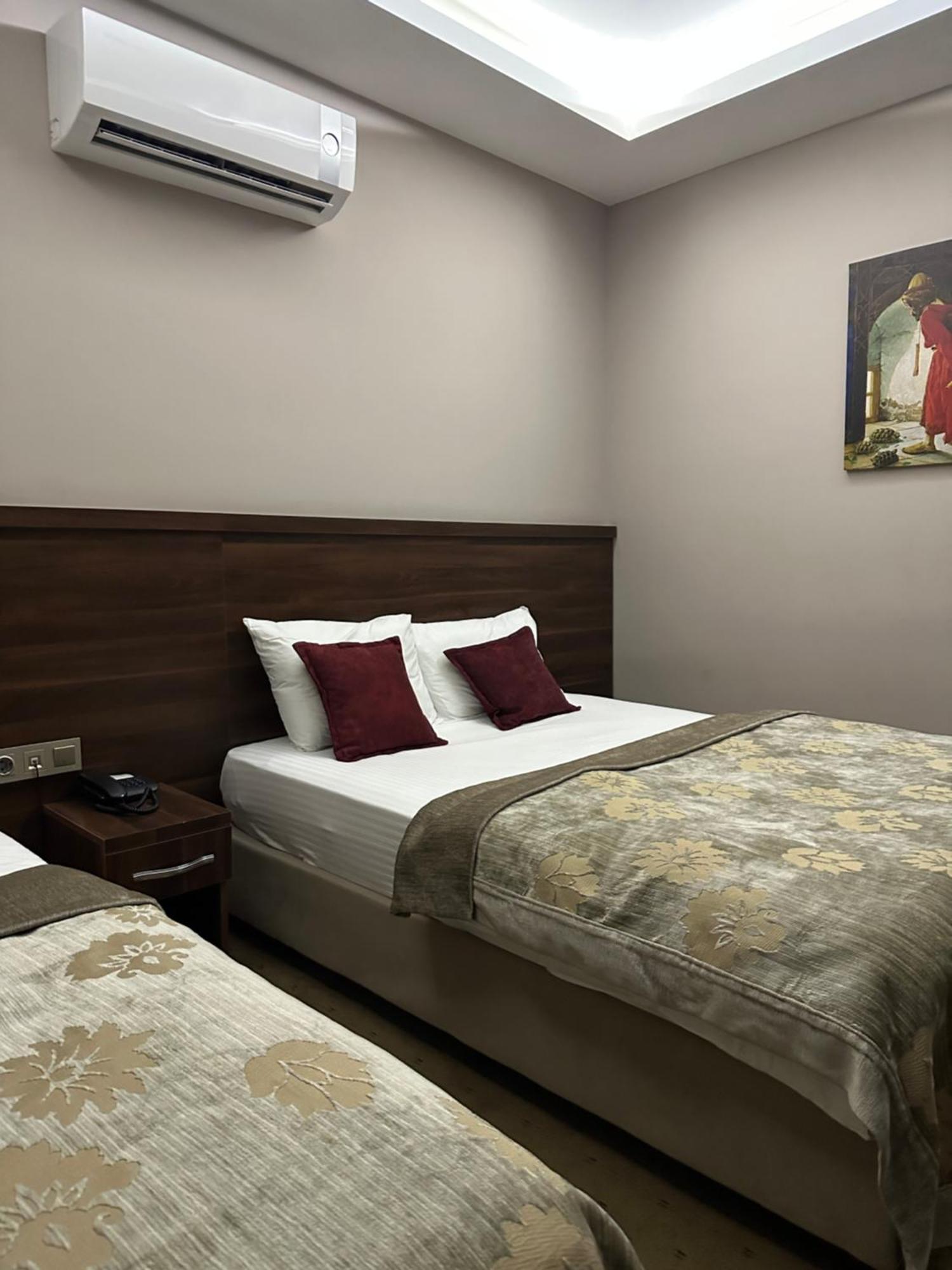 Grand Delux Hotel