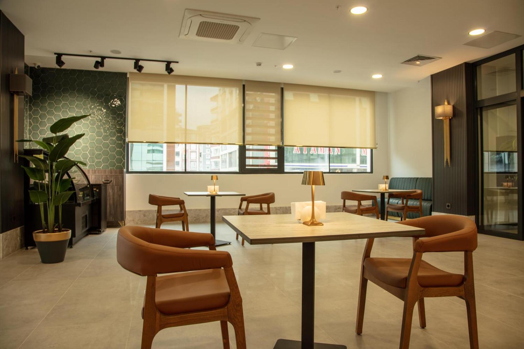 Hotel V Center 4*