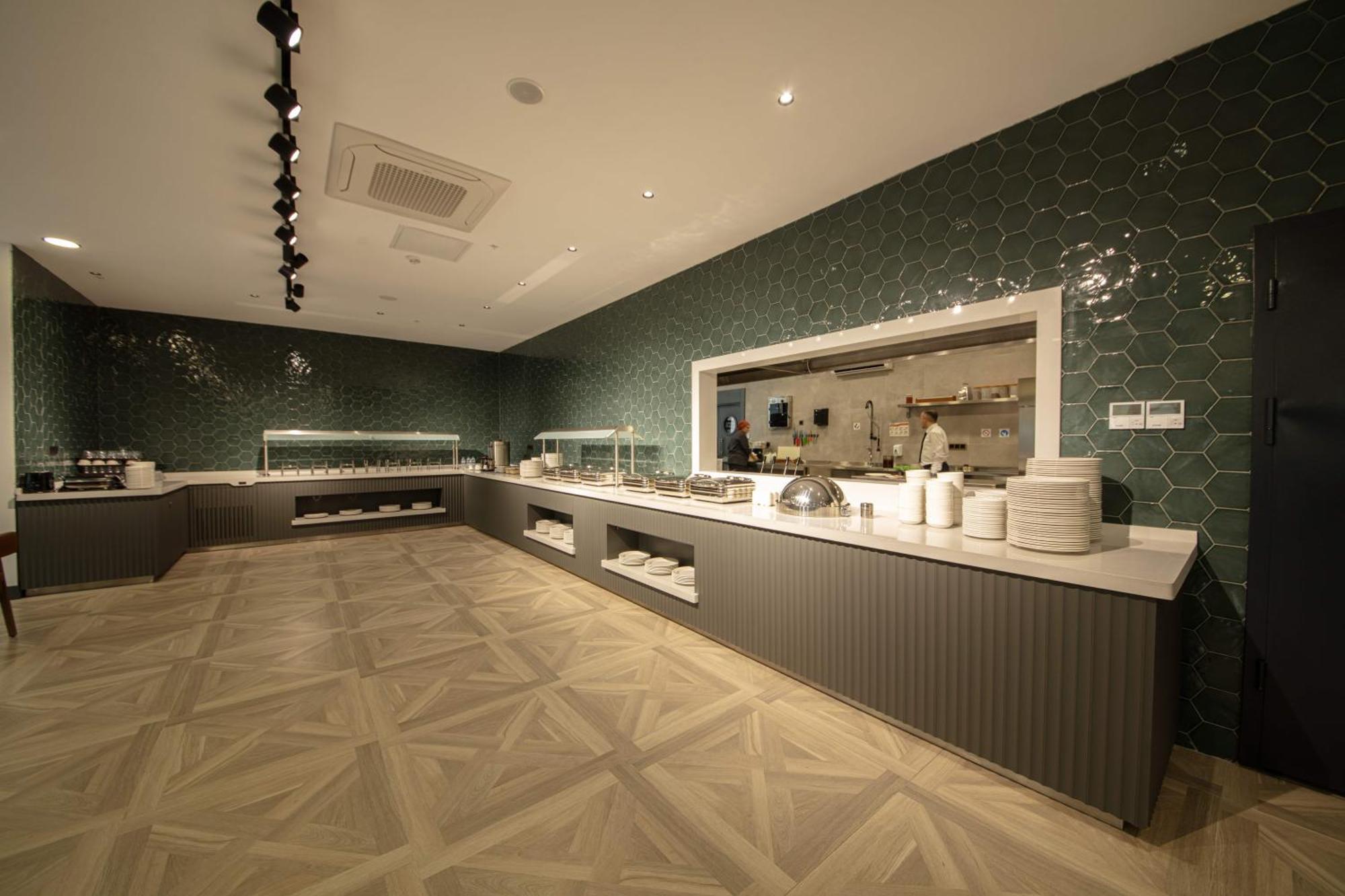 Hotel V Center 4*