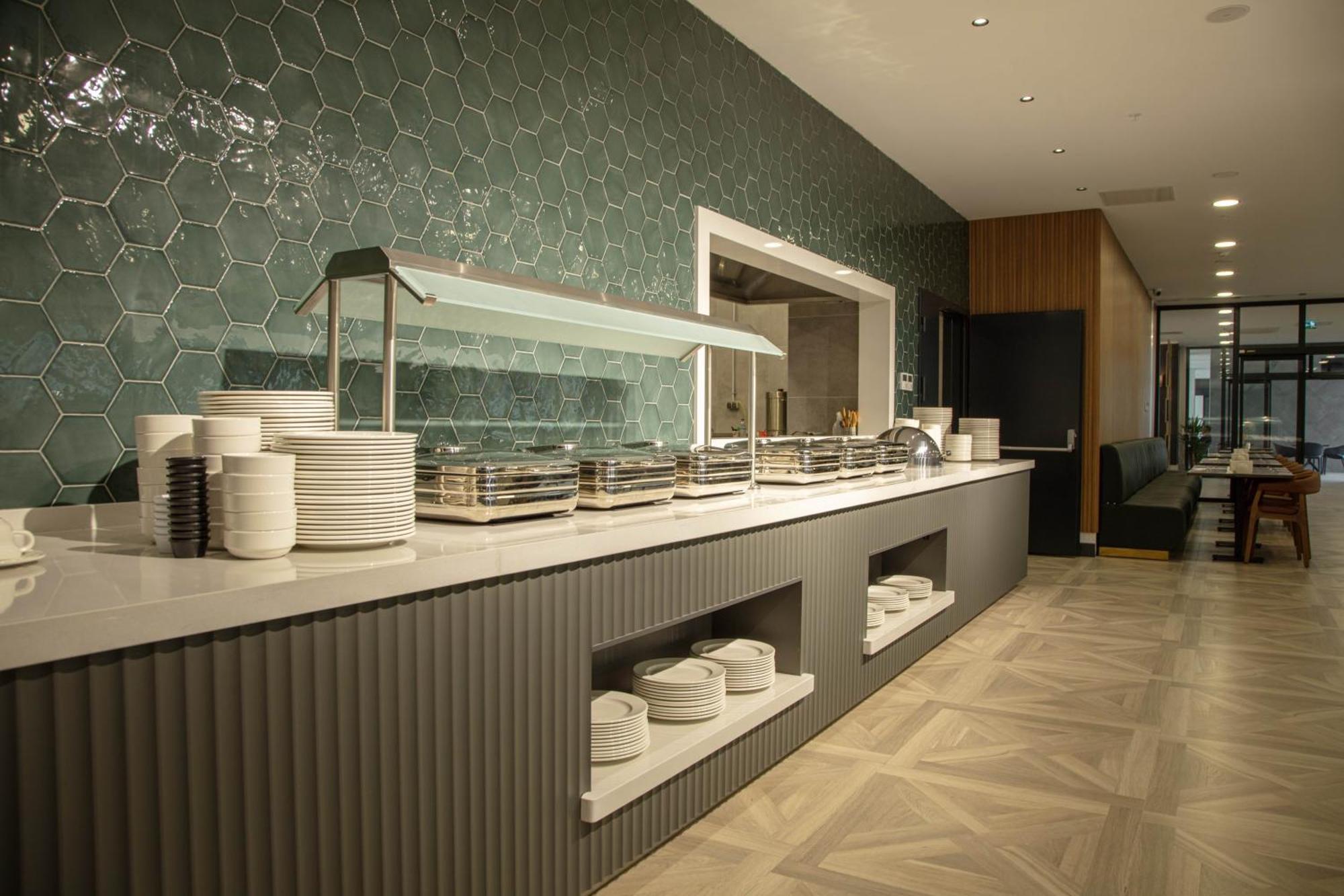 V Center Hotel 4*