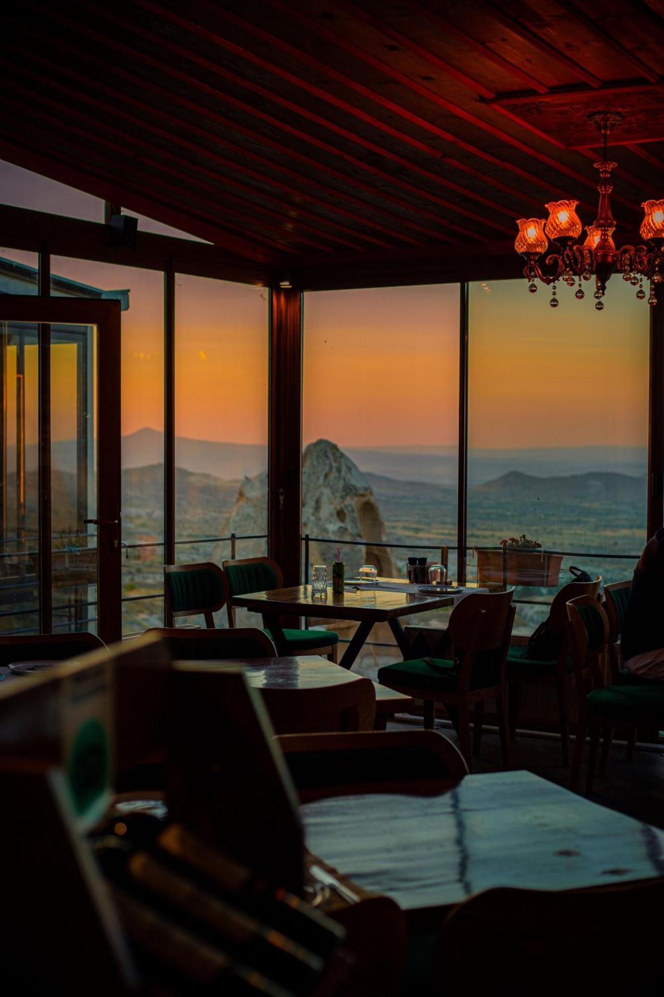 Caldera Cave & Restaurant