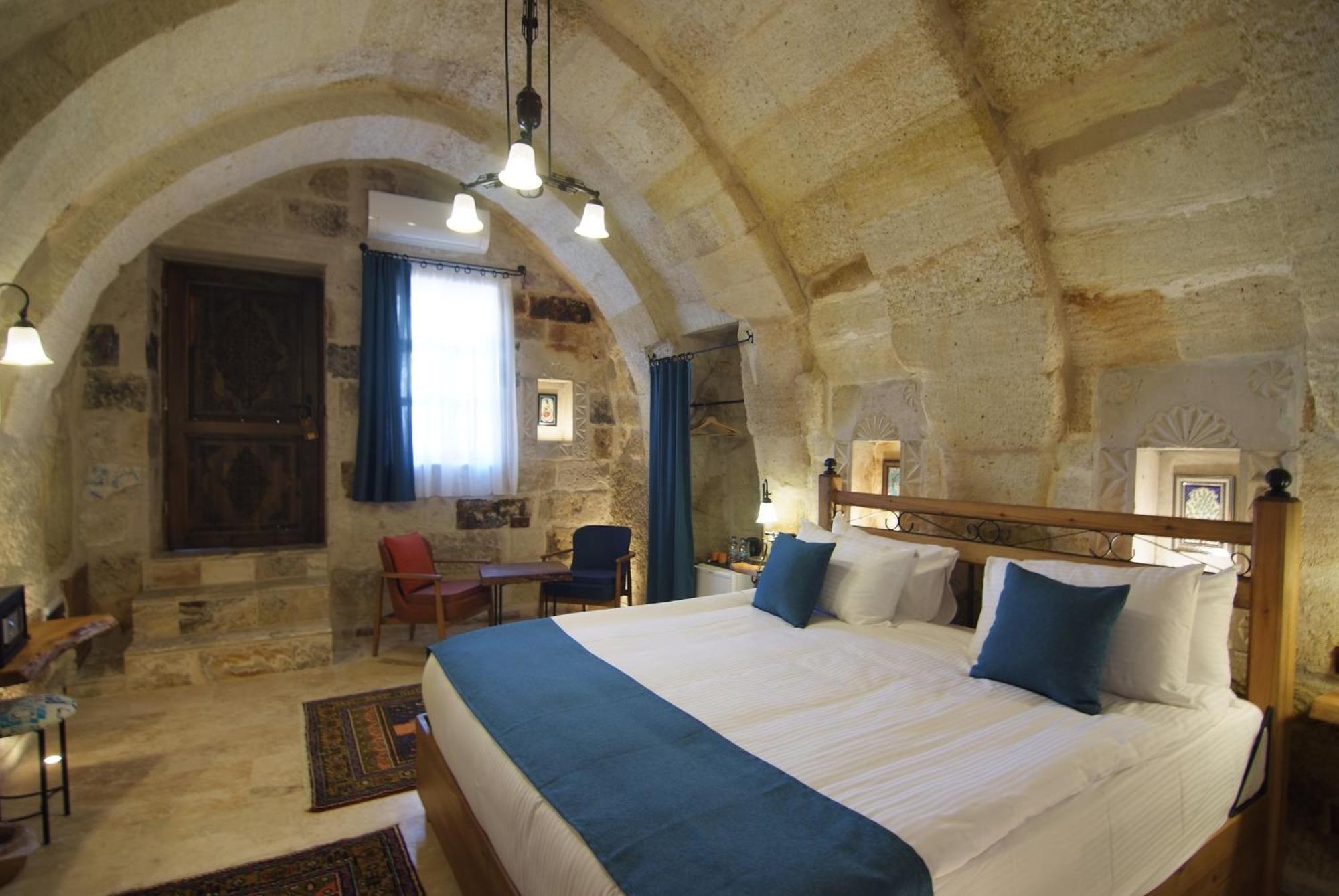Peruna Cave Hotel *