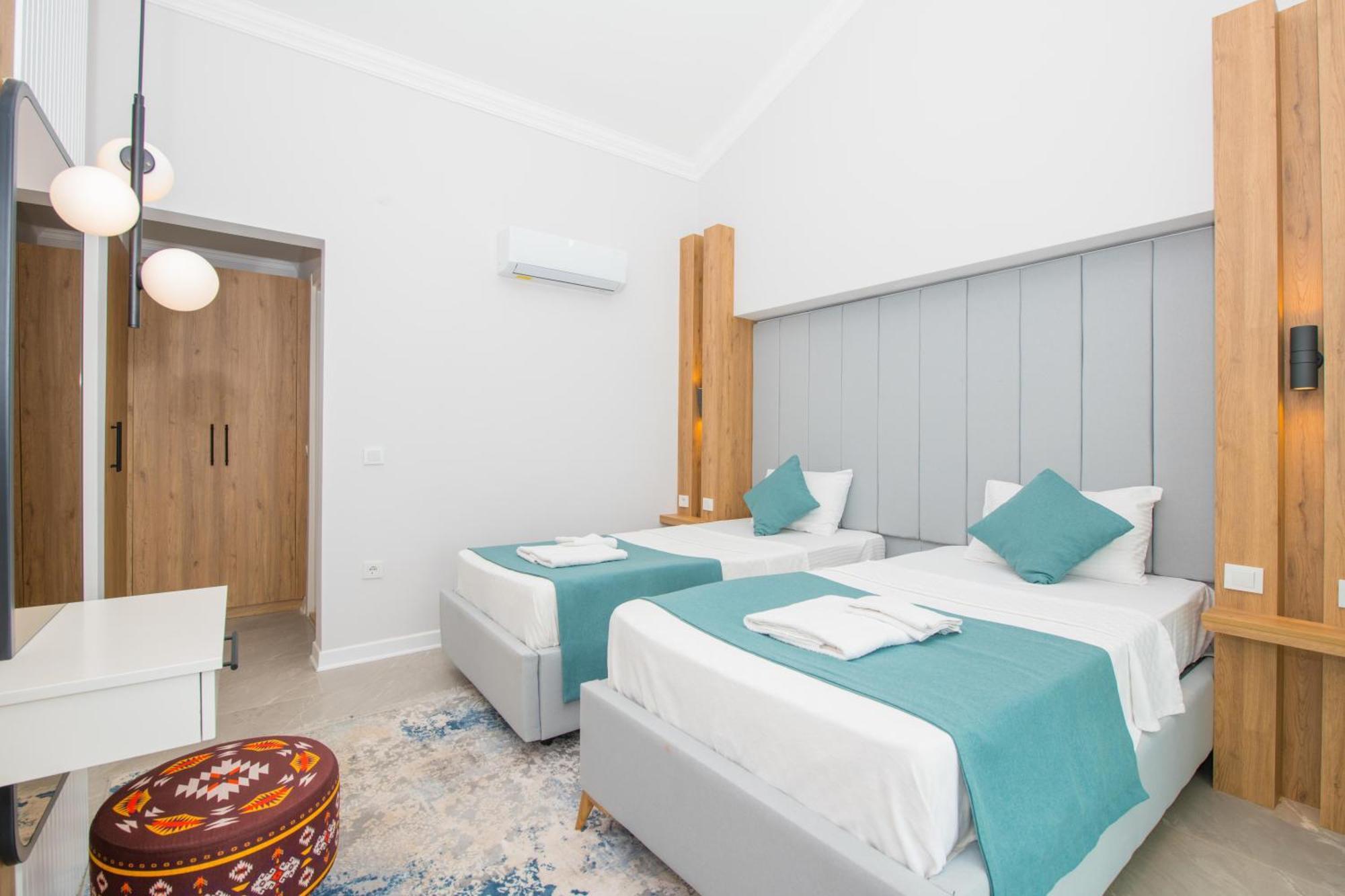 Beachfront Sari With Private Swimming Pool