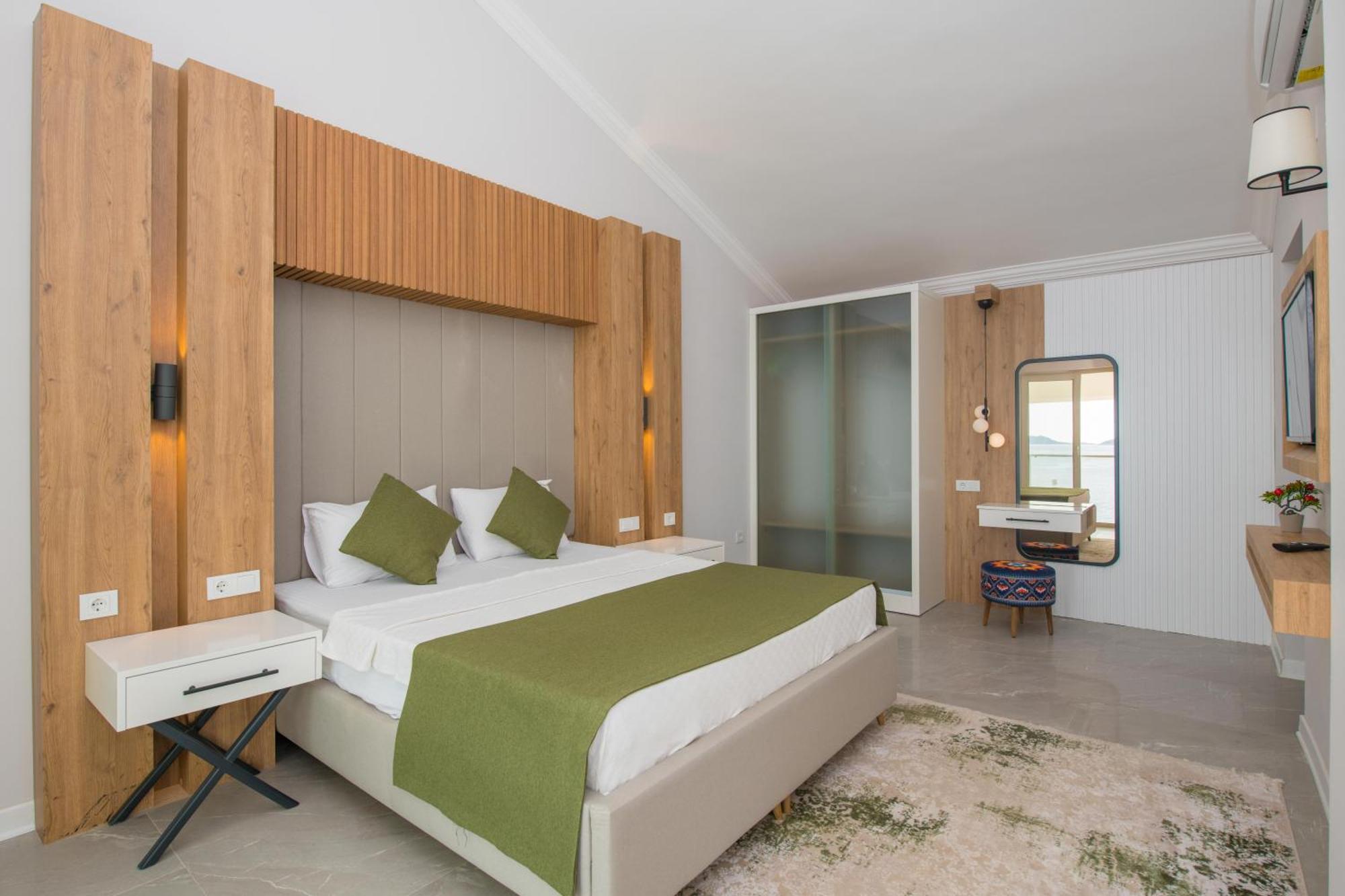 Beachfront Sari With Private Swimming Pool Villa