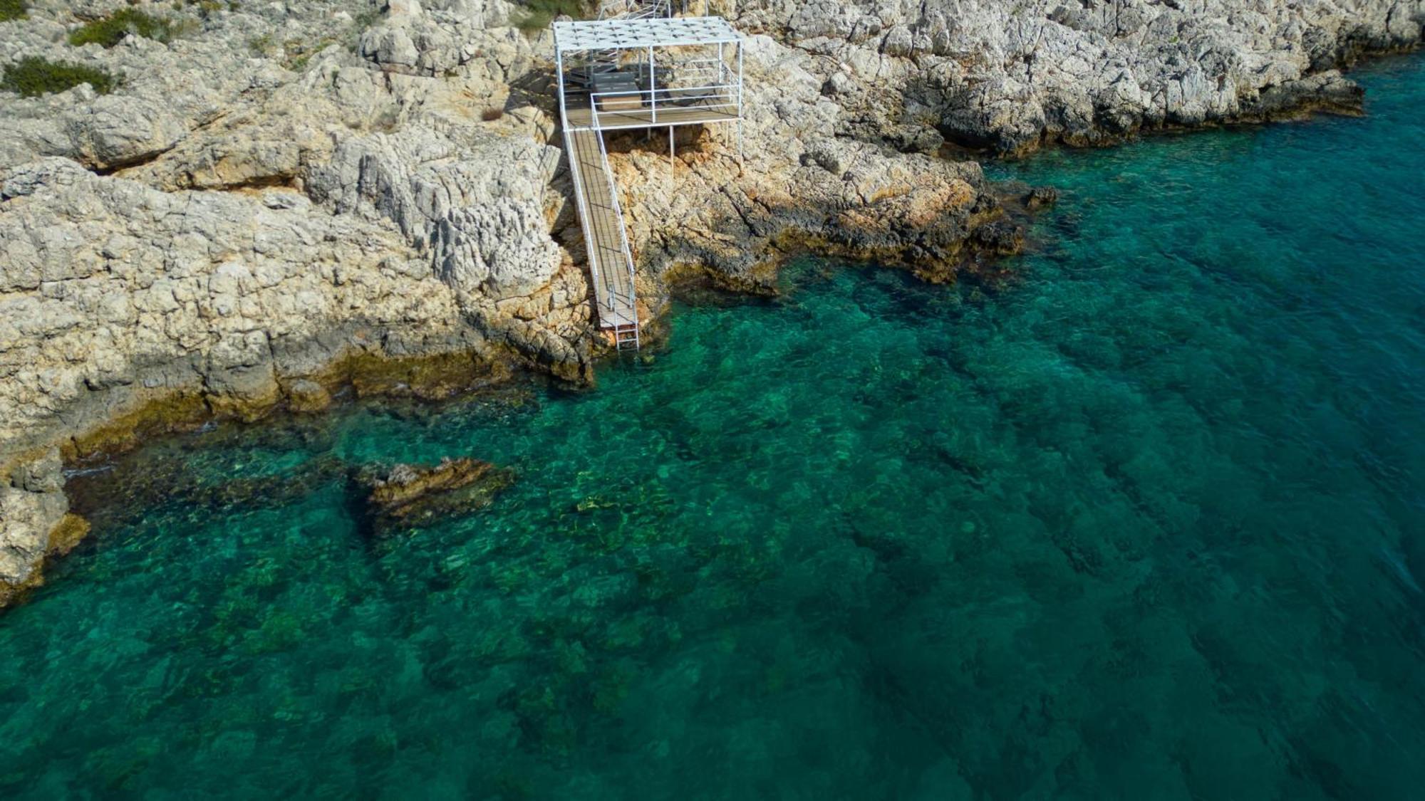 Beachfront Sari With Private Swimming Pool