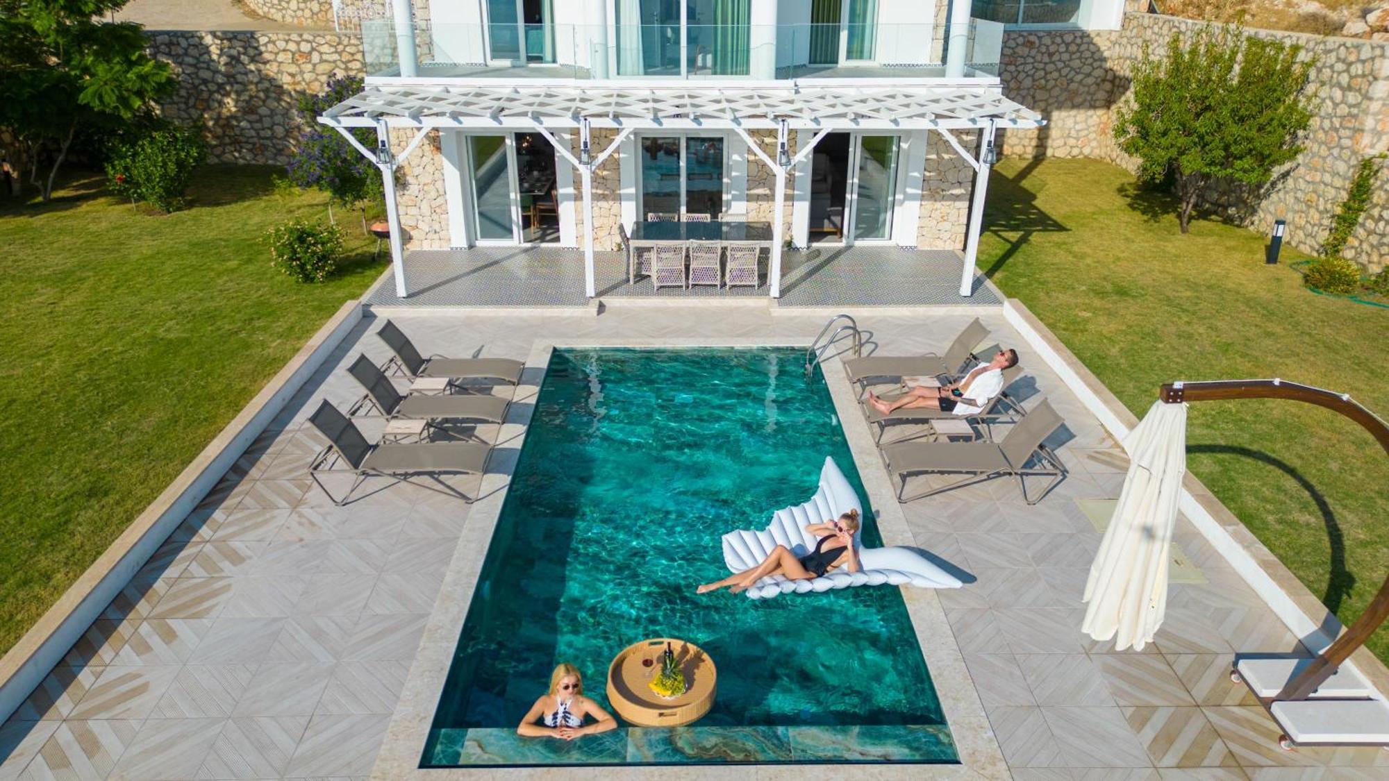 Beachfront Sari With Private Swimming Pool Villa *