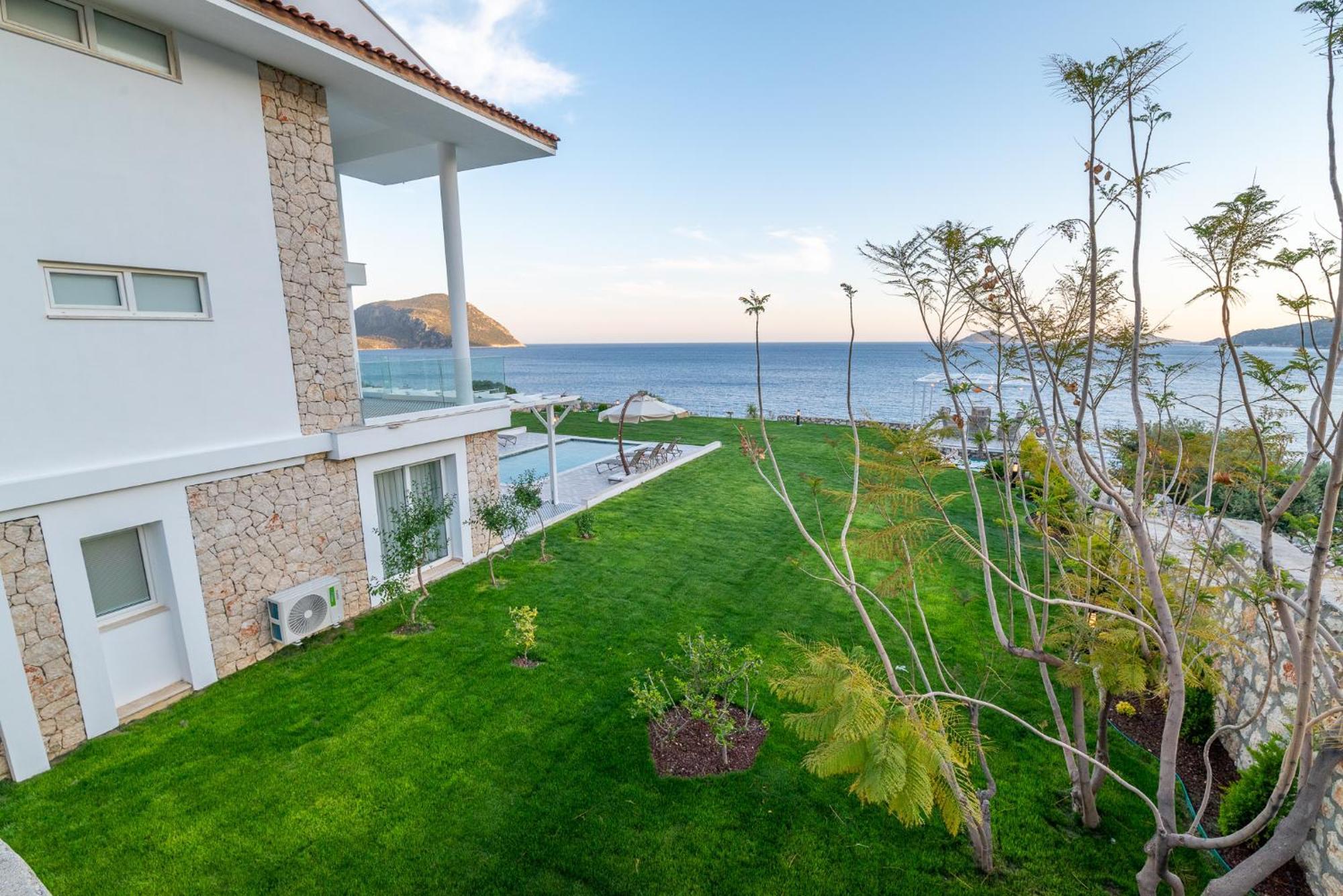 Beachfront Sari With Private Swimming Pool Villa