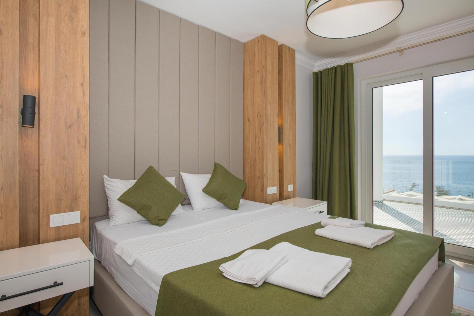 Beachfront White With Private Swimming Pool Kalkan