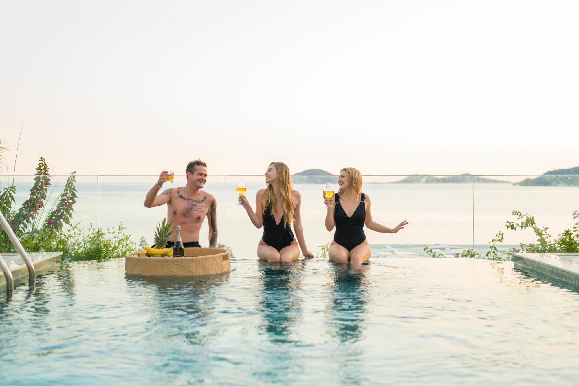Villa Beachfront White With Private Swimming Pool